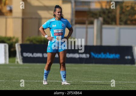 Alexandra Huynh, défenseuse australienne de Naples, regarde pendant la série UN match de football féminin entre Naples et Empoli au Stadio Caduti di Brema, Napoli - Empoli dessin 3-3 Banque D'Images