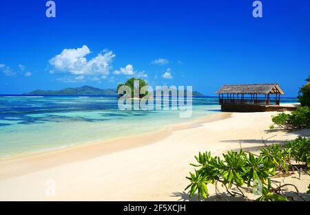 Plage d'Anse Union à l'île de la Digue, Seychelles. Banque D'Images