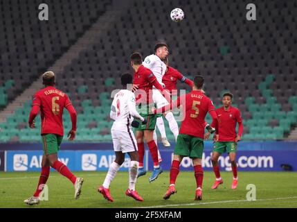 Ben Godfrey, en Angleterre, remporte un titre lors du match de l'UEFA European Under-21 Championship Group D 2021 au stade Stozice à Ljubljana, en Slovénie. Date de la photo: Dimanche 28 mars 2021. Banque D'Images