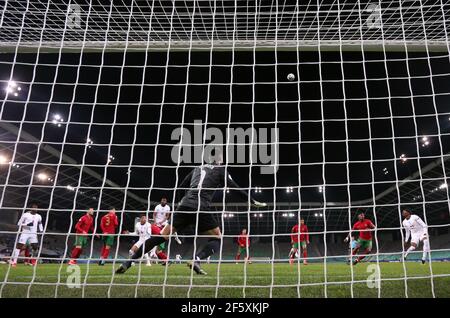 Le Japhet Tanganga d'Angleterre tente un tir sur le but lors du match de l'UEFA European Under-21 Championship Group D 2021 au stade Stozice à Ljubljana, Slovénie. Date de la photo: Dimanche 28 mars 2021. Banque D'Images