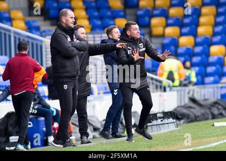 LONDRES, ROYAUME-UNI. 27 MARS Glyn Hodges de AFC Wimbledon gestes pendant le match de la Sky Bet League 1 entre AFC Wimbledon et Northampton Town à la Plough Lane, Wimbledon le samedi 27 mars 2021. (Credit: Federico Maranesi | MI News) Credit: MI News & Sport /Alay Live News Banque D'Images