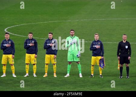 Kiev, Ukraine . 28 mars 2021. KIEV, UKRAINE - 28 MARS 2021 - les joueurs d'Ukraine jouent l'hymne national avant la coupe du monde de la FIFA 2022 partie qualifiante du match du groupe D contre la Finlande au NSC Olimpiyskiy, Kiev, capitale de l'Ukraine. Credit: UKRINFORM/Alamy Live News Banque D'Images