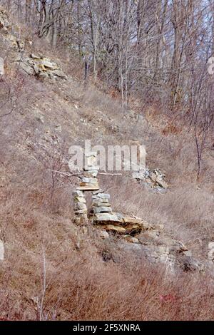 Man Made Rock People Sculpture trouvée le long d'une autoroute de Pennsylvanie Banque D'Images