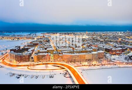 Vue aérienne du quartier central de Kruununhaka à Helsinki. Un paysage urbain d'hiver incroyable. Banque D'Images