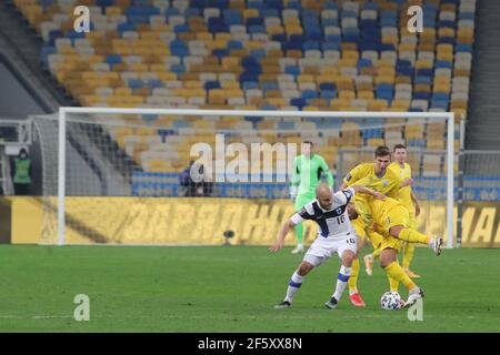 Kiev, Ukraine . 28 mars 2021. KIEV, UKRAINE - LE 28 MARS 2021 - le Forward Teemu Pukki (L) de Finlande est vu en action avec le milieu de terrain Marlos (2nd L) d'Ukraine pendant la coupe du monde de la FIFA 2022 qualificative Round Matchday 2 Group D match au NSC Olimpiyskiy, Kyiv, capitale de l'Ukraine. Credit: UKRINFORM/Alamy Live News Banque D'Images
