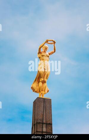 Luxembourg. Monument du souvenir Gelle FRA ou Golden Lady est un monument de guerre de la ville de Luxembourg. Dédié aux Luxembourgeois qui se sont portés volontaires pour Banque D'Images