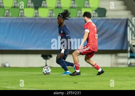 Szombathely, Hongrie. 28 mars 2021. Eduardo Camavinga (17) de France vu lors du match de l'UEFA EURO U-21 entre la Russie et la France au stade Haladas à Szombathely. (Crédit photo : Gonzales photo/Alamy Live News Banque D'Images