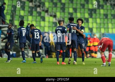 Szombathely, Hongrie. 28 mars 2021. Les joueurs de France célèbrent la victoire après le match de l'UEFA EURO U-21 entre la Russie et la France au stade Haladas à Szombathely. (Crédit photo : Gonzales photo/Alamy Live News Banque D'Images