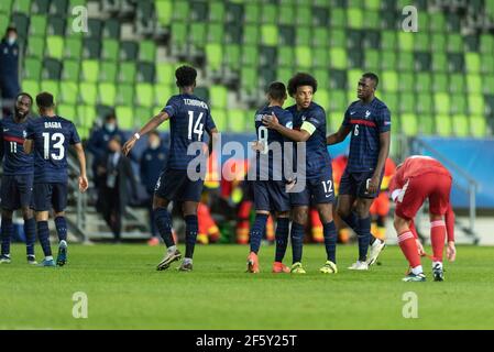 Szombathely, Hongrie. 28 mars 2021. Les joueurs de France célèbrent la victoire après le match de l'UEFA EURO U-21 entre la Russie et la France au stade Haladas à Szombathely. (Crédit photo : Gonzales photo/Alamy Live News Banque D'Images