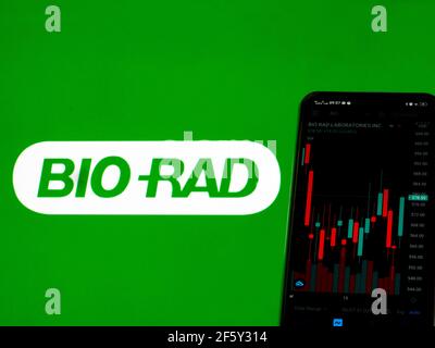 Ukraine. 28 mars 2021. Dans cette illustration, les informations boursières de Bio-Rad Laboratories, Inc. Affichées sur un smartphone avec le logo Bio-Rad Laboratories, Inc. En arrière-plan. Credit: Igor Golovniov/SOPA Images/ZUMA Wire/Alamy Live News Banque D'Images