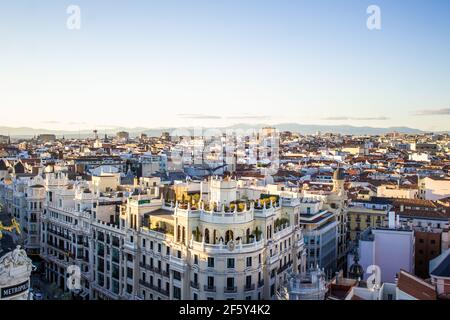 Espagne, Madrid, paysage urbain avec la rue Alcala. Horizontale Banque D'Images