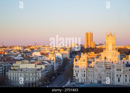 Espagne, Madrid, paysage urbain avec la rue Alcala. Horizontale Banque D'Images