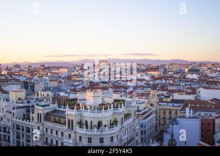 Espagne, Madrid, paysage urbain avec la rue Alcala. Horizontale Banque D'Images