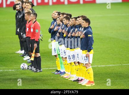 Bucarest, Roumanie. 28 mars 2021. Équipe Roumanie singt, singen Hymne, Nationalhymne, Song, dans le match ROUMANIE - ALLEMAGNE 0-1 Rumänien - Deutschland 0-1 qualification pour les Championnats du monde 2022, WM Quali, saison 2020/2021, 28 mars 2021 à Bucarest, Bucarest, Roumanie. Credit: Peter Schatz/Alay Live News Banque D'Images