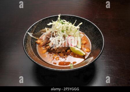 Délicieux plat mexicain connu sous le nom de Yucatan Pozole Rojo Banque D'Images