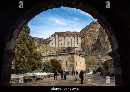 Geghard, Arménie - 17 janvier 2021 : le monastère de Geghard, site classé au patrimoine mondial de l'UNESCO en Arménie Banque D'Images