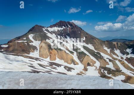 Le sommet nord de la montagne Aragats en Arménie Banque D'Images
