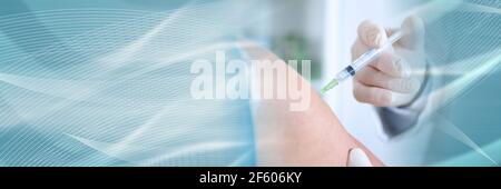 Médecin effectuant une injection à un patient; bannière panoramique Banque D'Images