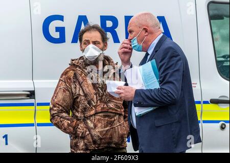 Bantry, West Cork, Irlande. 29 mars 2021. Un homme comparaît devant le tribunal de district de Bantry pour possession de composants explosifs, d'armes à feu et de munitions. L'homme, dans ses années 50, apparut habillé de fattigues de combat. Crédit : AG News/Alay Live News Banque D'Images