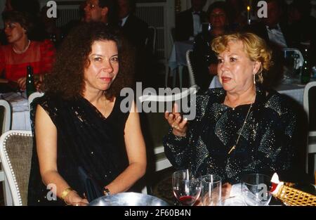 Evelyn Hamann und Eva Maria Bauer BEI der Galanacht der Lübecker presse à Lübeck, Allemagne 1988. Banque D'Images