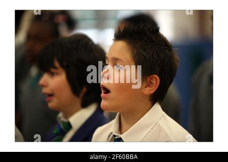 Le choeur de l'école .... Kingswood première photographie scolaire par David Sandison l'indépendant Banque D'Images