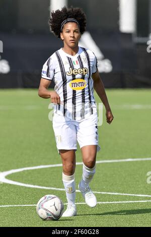 Sara Gama de Juventus FC en action pendant la série des femmes UN match de football entre Juventus FC et Pink Bari au centre d'entraînement de Juventus à Vinovo ( Turin ) 28 mars 2021. Juventus FC a remporté 9-1 victoires sur Pink Bari. Photo Giuliano Marchisciano/OnePlusNine/Insidefoto Credit: Insidefoto srl/Alay Live News Banque D'Images
