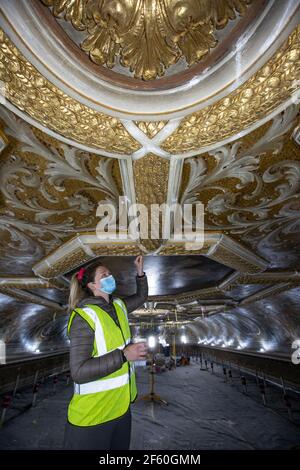 Restauration du plafond de la salle à manger à Stowe House, Buckinghamshire, Angleterre, Royaume-Uni. Banque D'Images