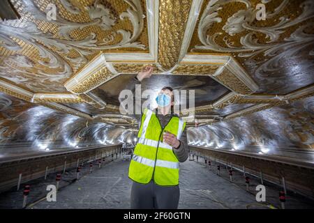 Restauration du plafond de la salle à manger à Stowe House, Buckinghamshire, Angleterre, Royaume-Uni. Banque D'Images