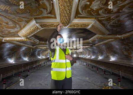 Restauration du plafond de la salle à manger à Stowe House, Buckinghamshire, Angleterre, Royaume-Uni. Banque D'Images