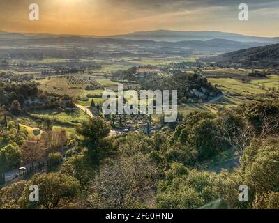 Lever de soleil sur la vallée du Luberon Banque D'Images