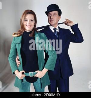 DIANA RIGG ET PATRICK MACNEE DANS THE AVENGERS (1961). Crédit : ABC TV / Album Banque D'Images