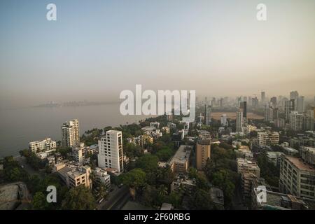 Mumbai, Maharashtra, Inde - 03 20 2021 Bandra–Worli Sea Link ciel vue depuis le parc Shivaji le matin Banque D'Images