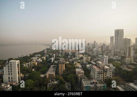 Mumbai, Maharashtra, Inde - 03 20 2021 Bandra–Worli Sea Link ciel vue depuis le parc Shivaji le matin Banque D'Images