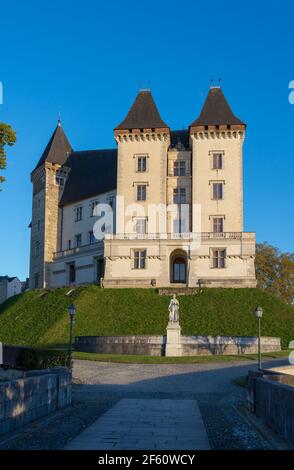 L'ancien château de Pau et son jardin formel sont situé dans la partie ancienne de la ville Banque D'Images