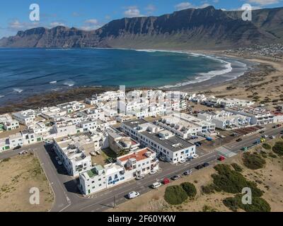 Vue aérienne de Famara à Lanzarote sur les îles Canaries dans Espagne Banque D'Images