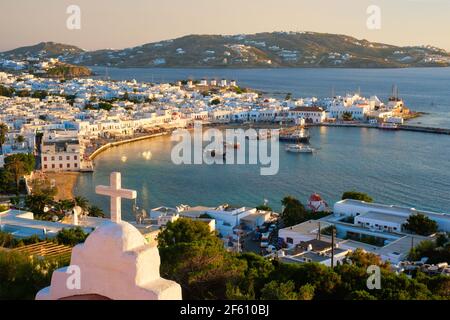 Port de l'île de Mykonos avec bateaux, îles Cyclades, Grèce Banque D'Images