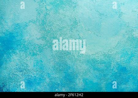 Beau grunge abstrait décoratif bleu clair peint cyan stuc texture murale. Papier brut fait à la main large arrière-plan avec espace de copie. Banque D'Images