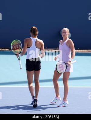 MIAMI GARDENS, FL - 28 MARS: Shelby Rogers vu jouer le jour 7 de l'Open de Miami le 28 mars 2021 au Hard Rock Stadium à Miami Gardens, Floride personnes: Shelby Rogers crédit: Storms Media Group/Alay Live News Banque D'Images