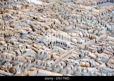 Un modèle à l'échelle des rues et des bâtiments ruinés de Pompéi dans le Musée archéologique de Naples, en Italie Banque D'Images