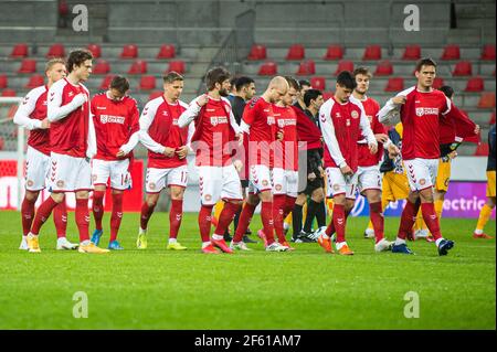 Herning, Danemark. 28 mars 2021. Les joueurs du Danemark manifestent contre le traitement qatari des travailleurs de l'avant-règne qui souffrent pendant la préprération de la coupe du monde de la FIFA au Qatar en 2022. Prise avant le match de qualification de la Wolrd Cup entre le Danemark et la Moldavie à l'arène MCH à Herning, au Danemark. (Crédit photo : Gonzales photo/Alamy Live News Banque D'Images