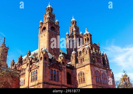 Détails architecturaux sur la façade nord du musée et de la galerie d'art Kelvingrove, Glasgow, Écosse, Royaume-Uni Banque D'Images