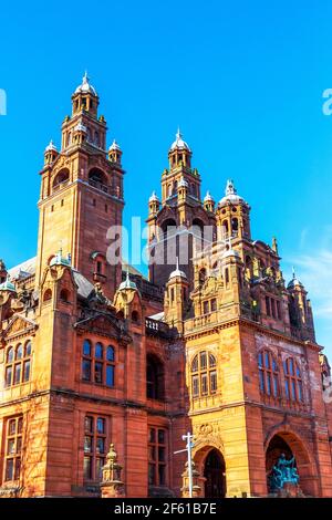 Détails architecturaux sur la façade nord du musée et de la galerie d'art Kelvingrove, Glasgow, Écosse, Royaume-Uni Banque D'Images