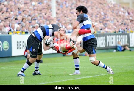 RUGBY GUINNESS PREMIER MINISTRE 13/9/2008. BATH V GLOUCESTER. lesley vanikolo est levé par le banahan matt et jonny faamatuainu. PHOTO DAVID ASHDOWN Banque D'Images