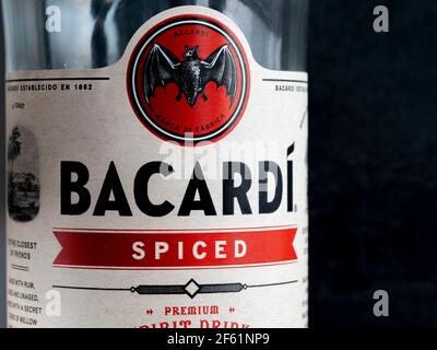 Ukraine. 29 mars 2021. Dans cette illustration, Bacardi épiça le rhum sur fond blanc. Crédit : SOPA Images Limited/Alamy Live News Banque D'Images