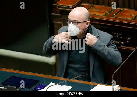 Italie, Rome, 24 mars 2021 : le ministre de la transition écologique Roberto Cingolani assiste à la session de la Chambre consacrée à l'heure des questions. Banque D'Images