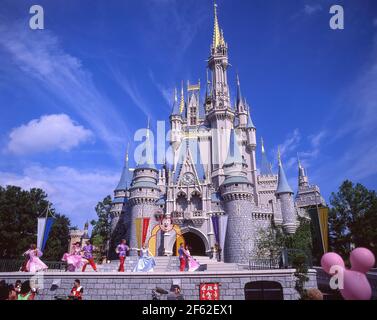 Spectacle Disney, Le Château de Cendrillon, Magic Kingdom, Walt Disney World, Orlando, Floride, États-Unis d'Amérique Banque D'Images