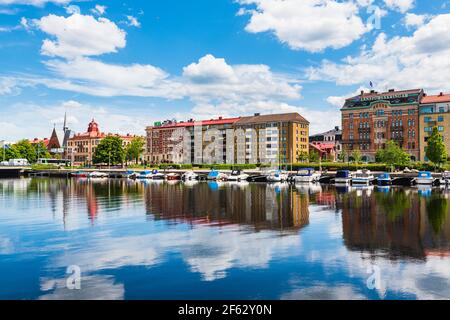Bâtiments de la ville de Halmstad en face de la rivière STILL, Suède Banque D'Images
