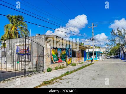 Murs artistiques avec peintures et graffiti à Playa del Carmen Quintana Roo Mexique. Banque D'Images