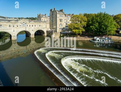 Pont Pulteney au-dessus de la rivière Avon, Bath, Somerset, Angleterre, Royaume-Uni, Europe Banque D'Images