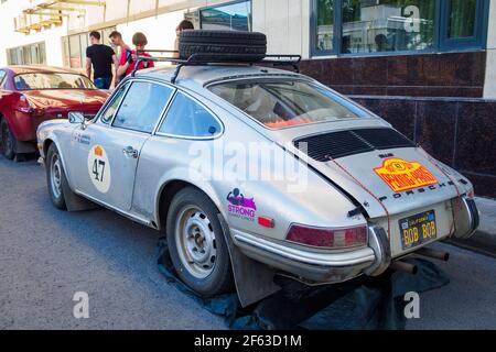 Vue latérale de la Porsche 912, voiture de sport allemande 1968. Le 7e Pékin au Paris Motor Challenge. UFA, Russie - 22 juin 2019 Banque D'Images